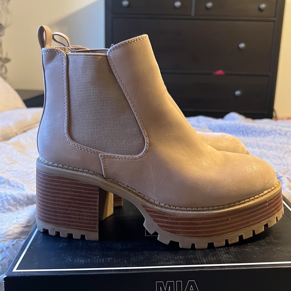 Mia Niccole Womens Faux Leather Stacked Heel Chelsea Boots